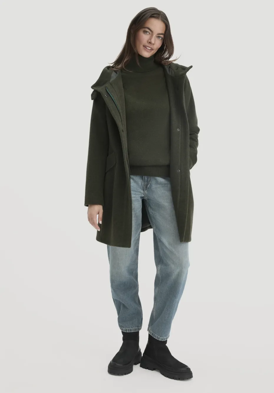 hessnatur Rollkragen Pullover Relaxed BETTER RECYCLING aus reinem Cashmere von tannengrün Hot