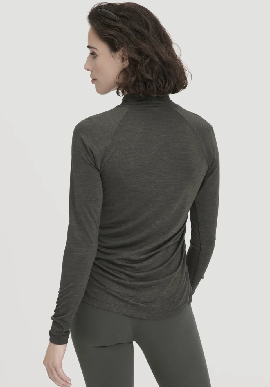 hessnatur Shirt Langarm Slim ACTIVE FUNCTIONAL aus Bio-Merinowolle und TENCEL™ Lyocell von tannengrün Sale