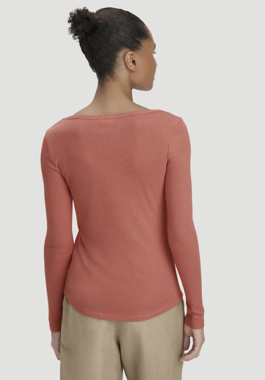 hessnatur Softrib Longsleeve Fitted aus Bio-Baumwolle und TENCEL™ Modal von pfirsichrot Clearance