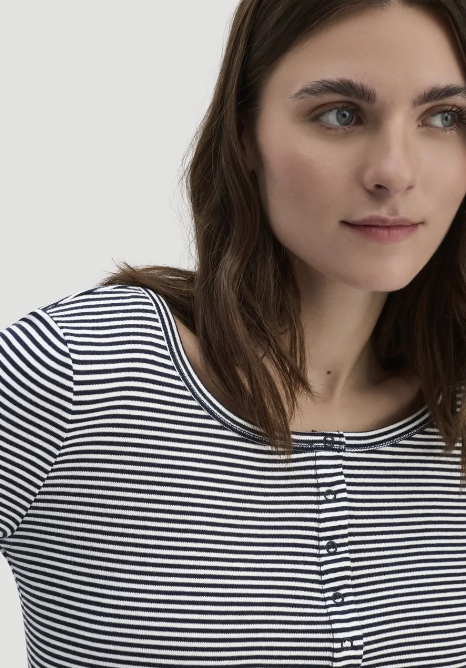 hessnatur Softrib Longsleeve Streifen Henley Fitted aus Bio-Baumwolle und TENCEL™ Modal von marine Best
