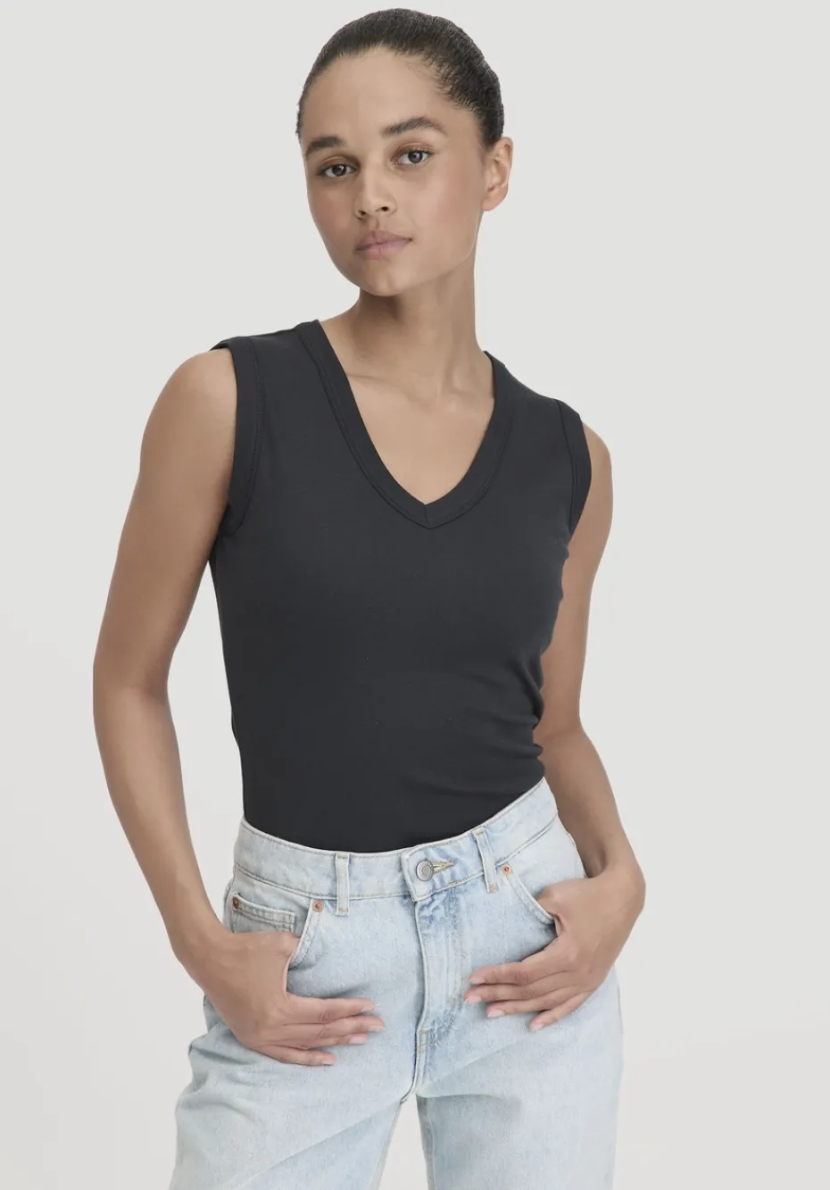 hessnatur Softrib Top Fitted aus Bio-Baumwolle und TENCEL™ Modal von schwarz Discount