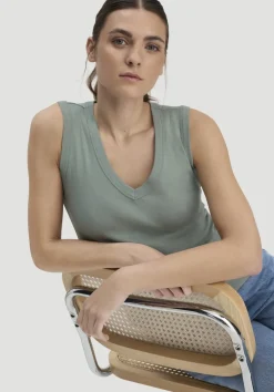 hessnatur Softrib Top Fitted aus Bio-Baumwolle und TENCEL™ Modal von mattgrün New