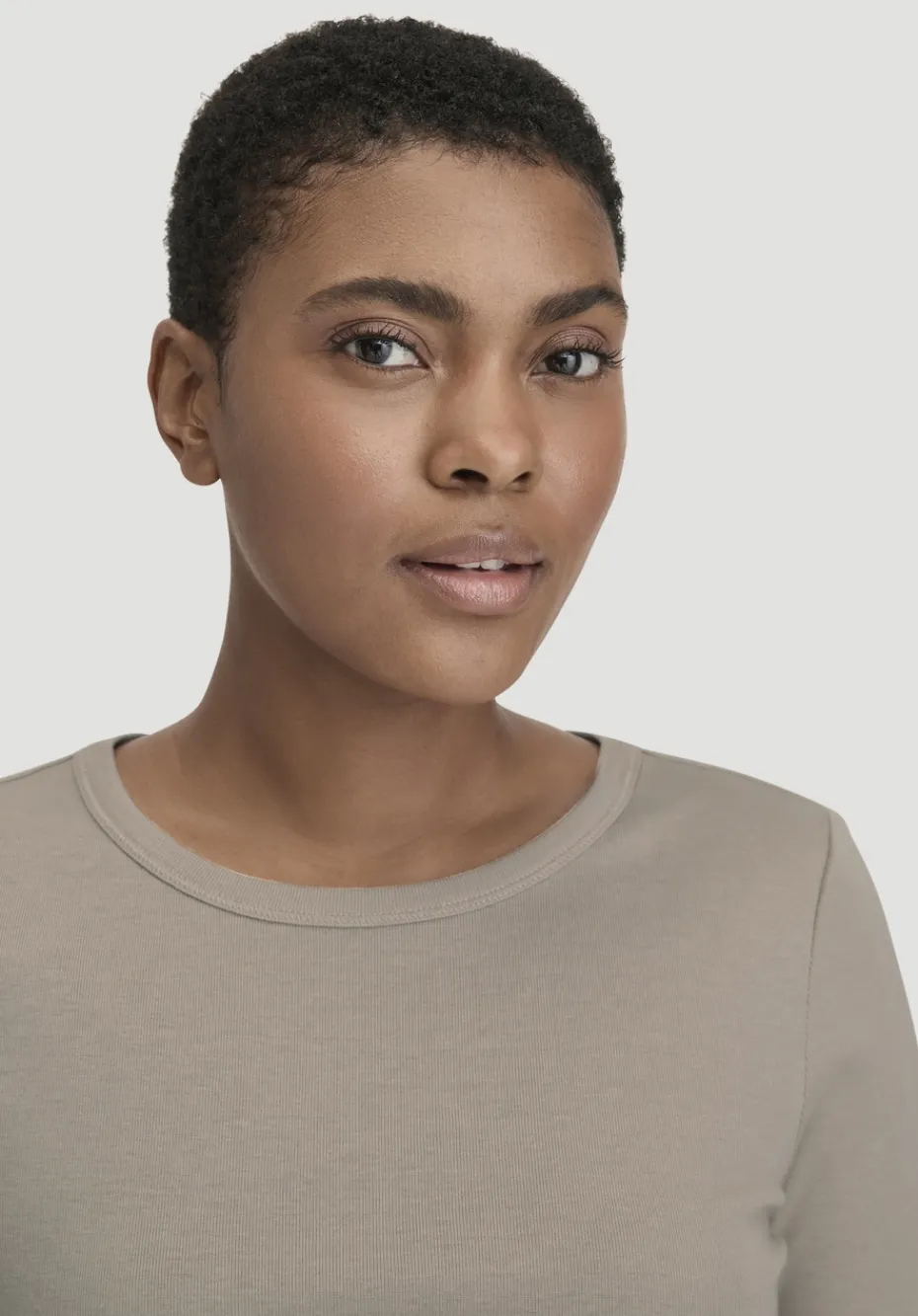 hessnatur Softrib T-Shirt Fitted aus Bio-Baumwolle und TENCEL™ Modal von taupe Discount
