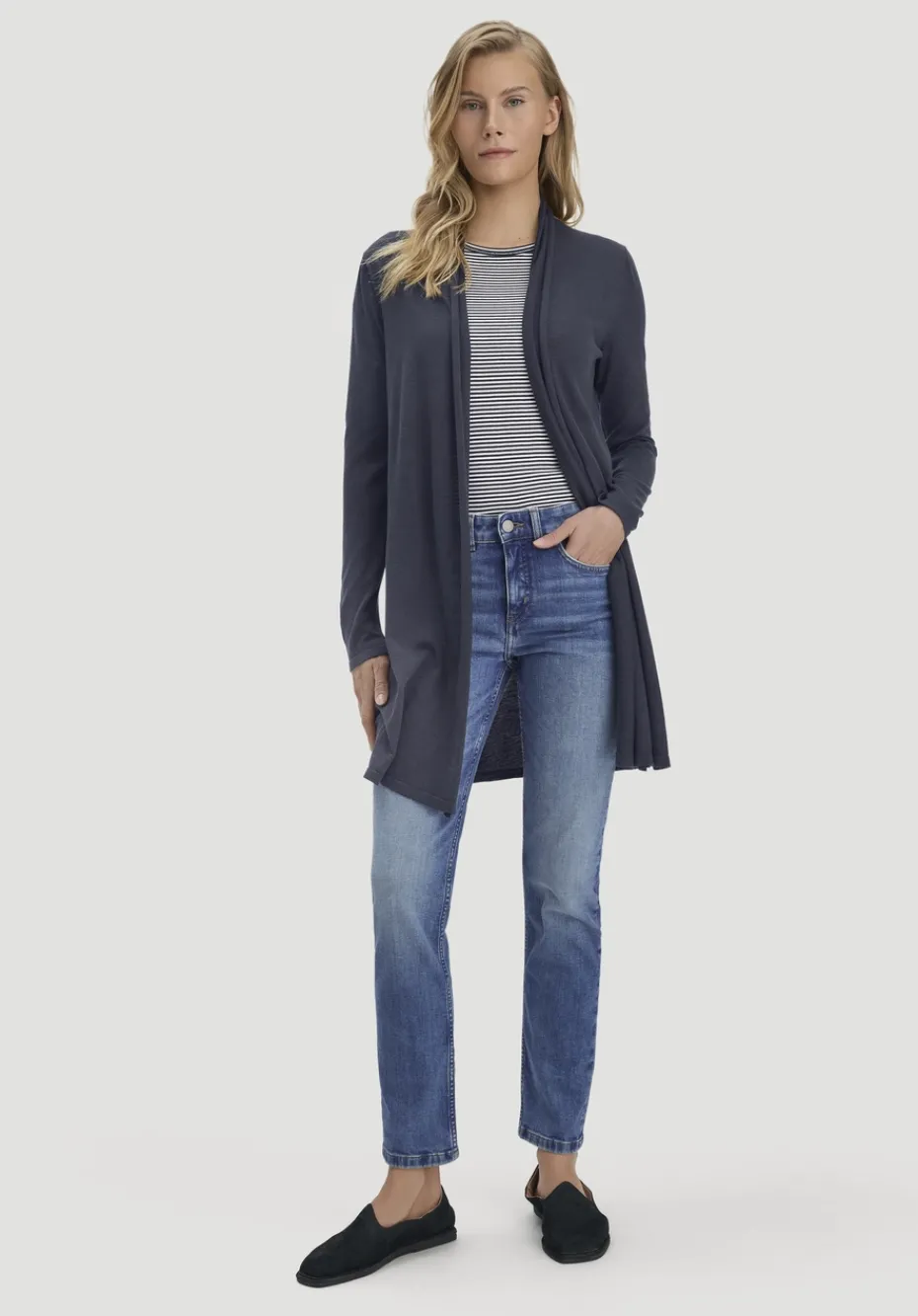 hessnatur Strick Jacke Regular aus TENCEL™ Lyocell und Bio-Baumwolle von marine New