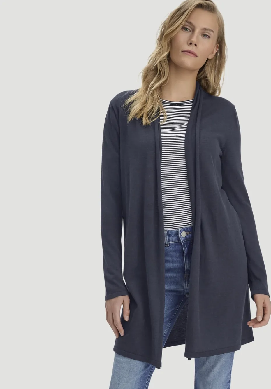 hessnatur Strick Jacke Regular aus TENCEL™ Lyocell und Bio-Baumwolle von marine New