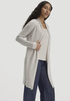 hessnatur Strick Jacke Regular aus TENCEL™ Lyocell und Bio-Baumwolle von düne New
