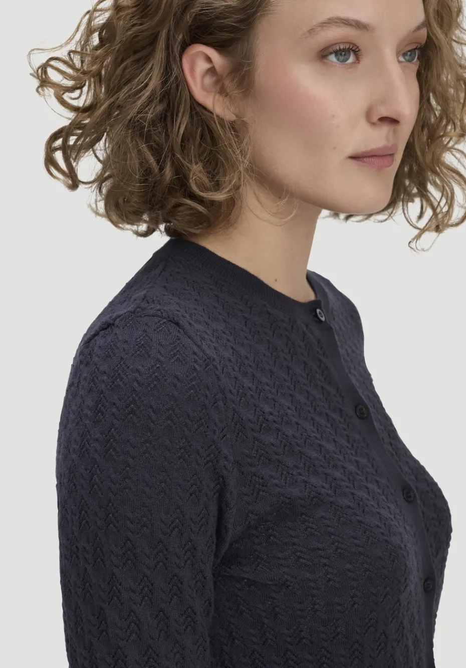 hessnatur Strick Jacke Regular aus Bio-Baumwolle mit Merinowolle von marine Sale