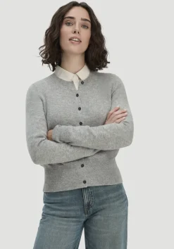 hessnatur Strick Jacke Regular BETTER RECYCLING aus reinem Cashmere von hellgrau New