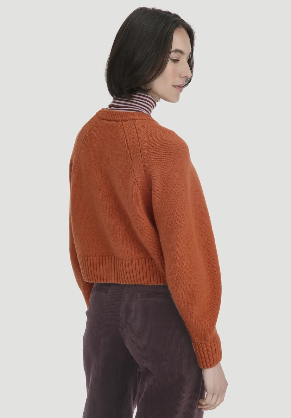 hessnatur Strick Jacke Relaxed Cropped aus Bio-Merinowolle mit Bio-Baumwolle von rotorange