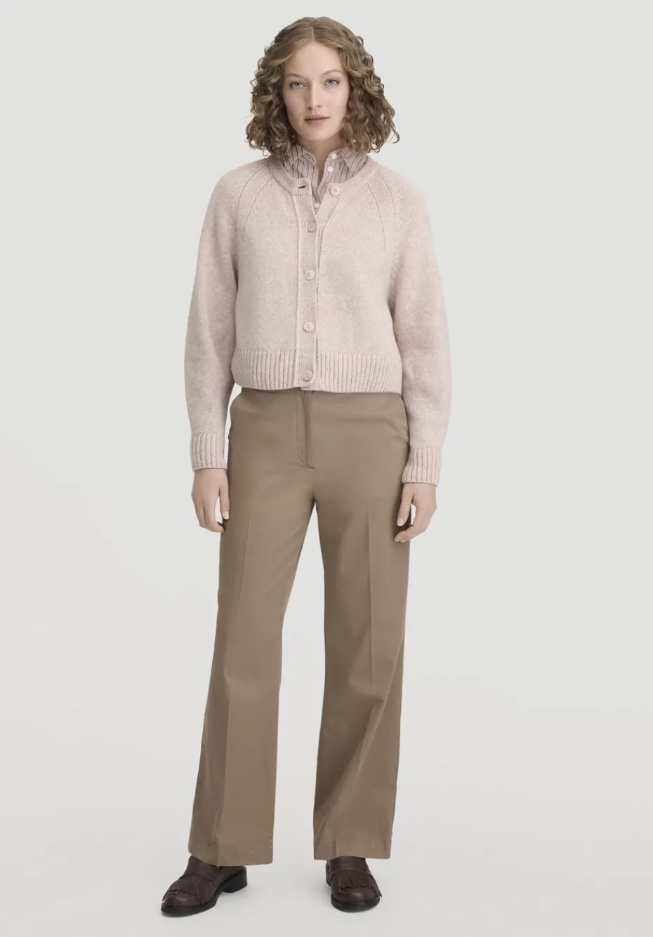 hessnatur Strick Jacke Relaxed Cropped aus Bio-Merinowolle mit Bio-Baumwolle von rosé Discount
