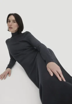 hessnatur Strick Kleid Regular aus Bio-Merinowolle mit Cashmere von schwarz Hot