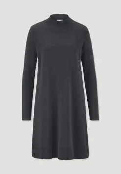 hessnatur Strick Kleid Relaxed aus TENCEL™ Lyocell mit Bio-Baumwolle von schwarz Hot