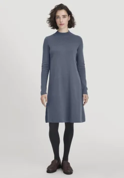 hessnatur Strick Kleid Relaxed aus TENCEL™ Lyocell mit Bio-Baumwolle von schieferblau Online