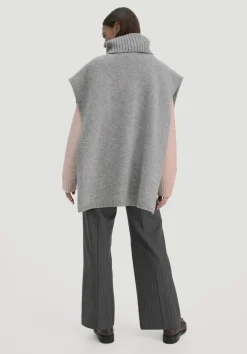 hessnatur Strick Poncho Pullover Oversize BETTER RECYCLING aus reiner Bio-Merinowolle von hellgrau Hot