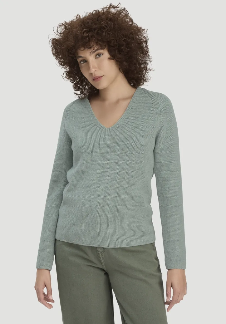 hessnatur Strick Pullover Regular aus reiner Bio-Baumwolle von mattgrün Hot