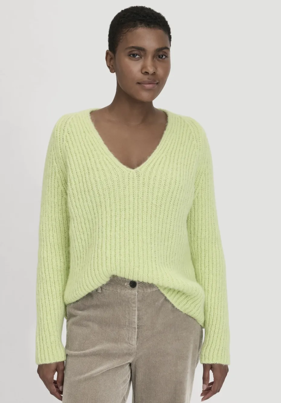hessnatur Strick Pullover Relaxed aus Alpaka mit Bio-Baumwolle von maigrün Hot
