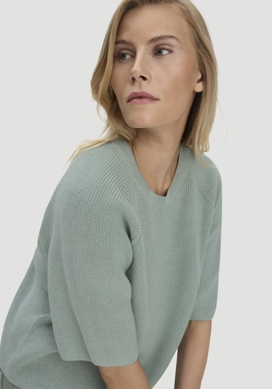 hessnatur Strick Pullover Relaxed aus reiner Bio-Baumwolle von mattgrün New