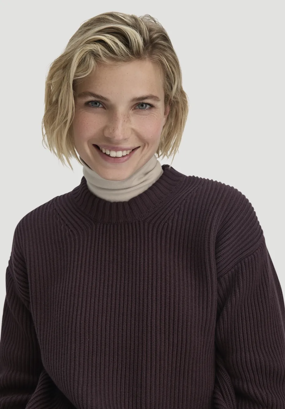 hessnatur Strick Pullover Relaxed aus reiner Bio-Baumwolle von schwarzbeere New
