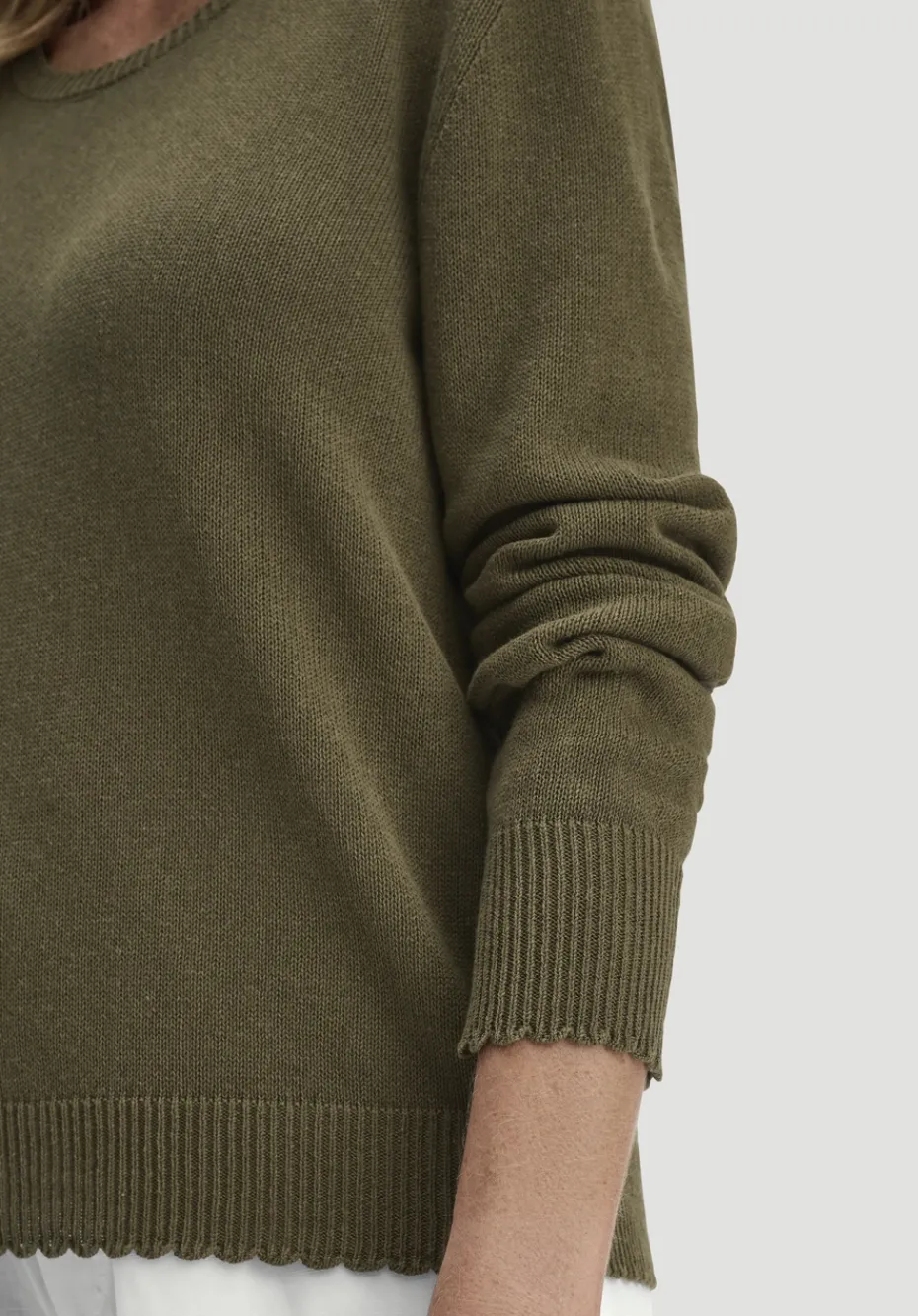 hessnatur Strick Pullover Relaxed aus Leinen mit Bio-Baumwolle und LENZING™ ECOVERO von goldoliv