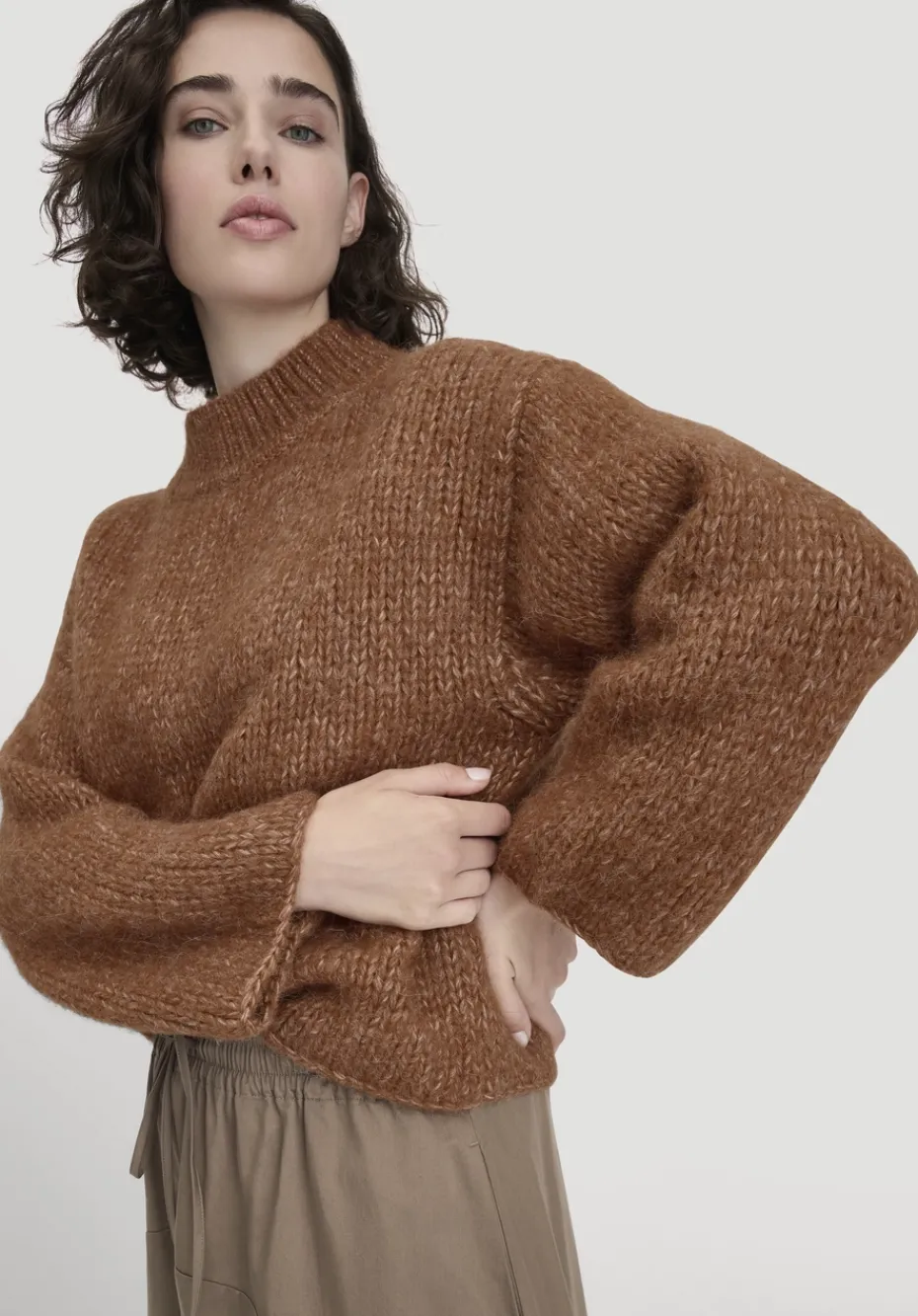 hessnatur Strick Pullover Relaxed aus Alpaka mit Bio-Baumwolle von cognac