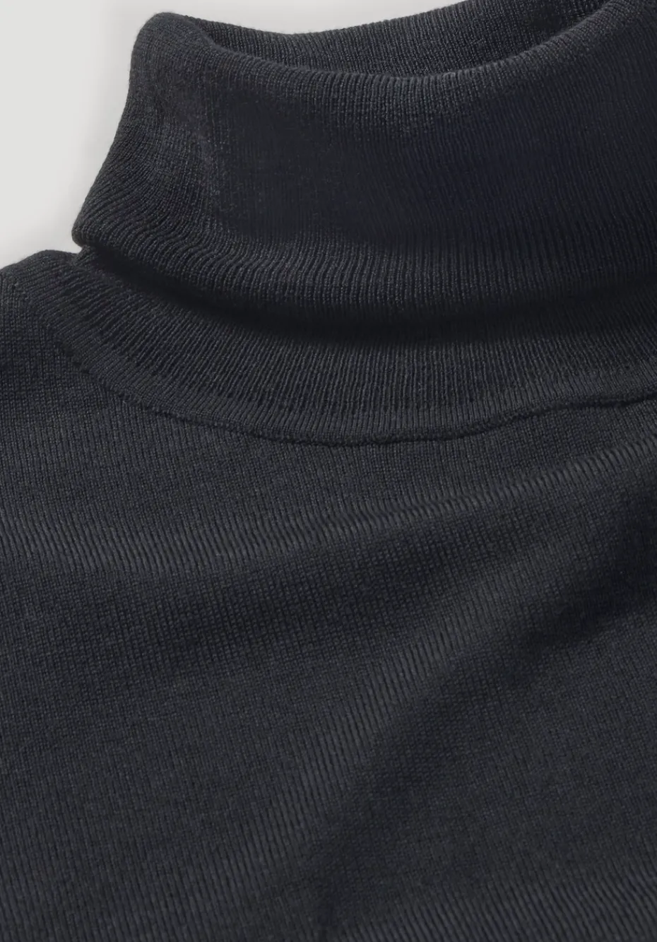 hessnatur Strick Rollkragen Pullover Slim aus reiner Bio-Merinowolle von schwarz Outlet