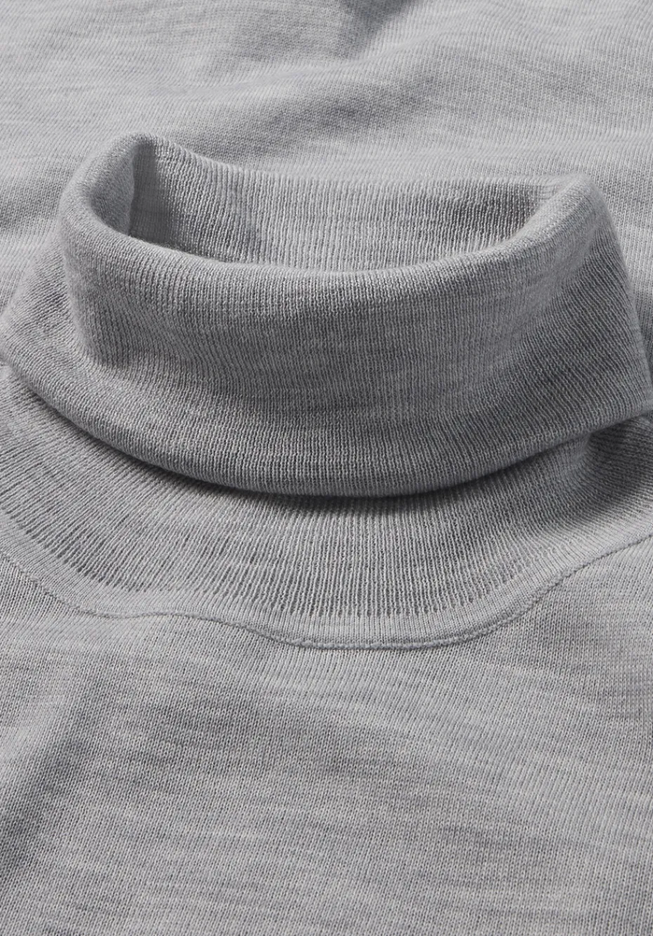 hessnatur Strick Rollkragen Pullover Slim aus reiner Bio-Merinowolle von hellgrau Outlet