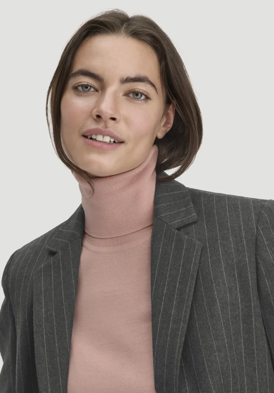 hessnatur Strick Rollkragen Pullover Slim aus reiner Bio-Merinowolle von rosé New
