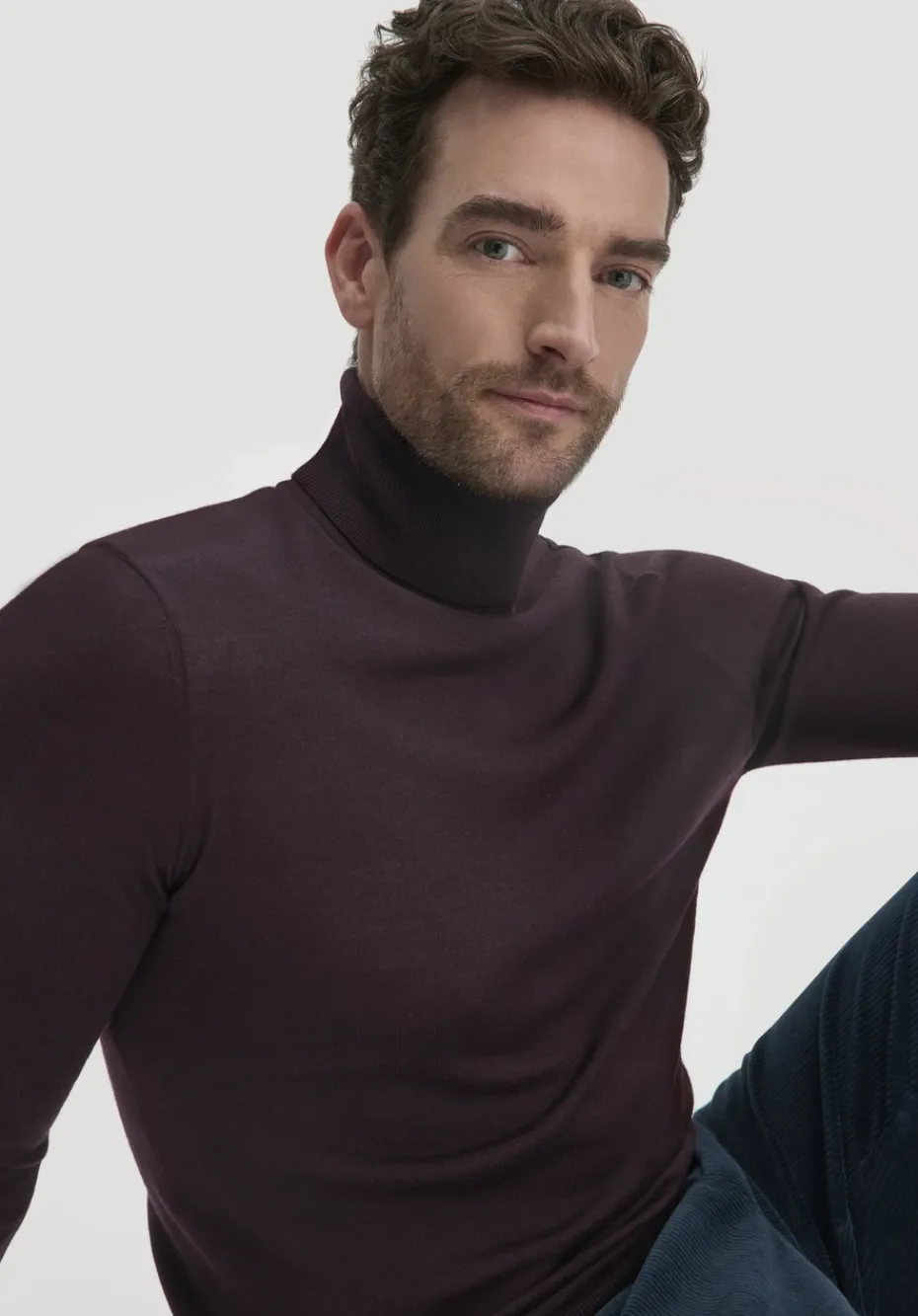 hessnatur Strick Rollkragen Pullover Regular aus reiner Bio-Merinowolle von schwarzbeere Online