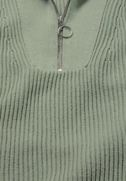 hessnatur Strick Troyer Relaxed aus reiner Bio-Baumwolle von mattgrün Outlet