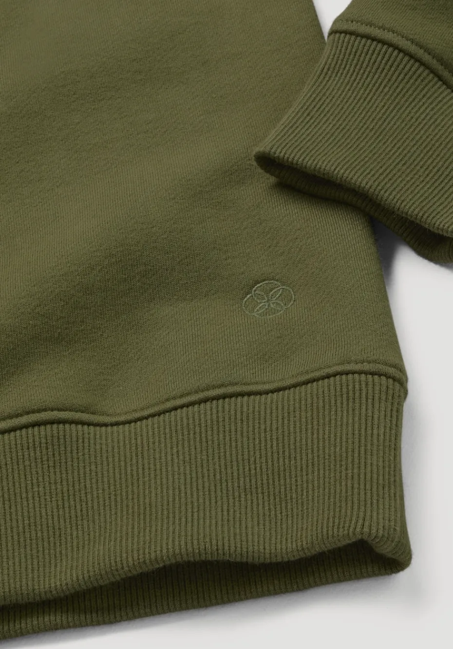 hessnatur Sweatshirt Regular BETTERRECYCLING aus reiner Bio-Baumwolle von seetang