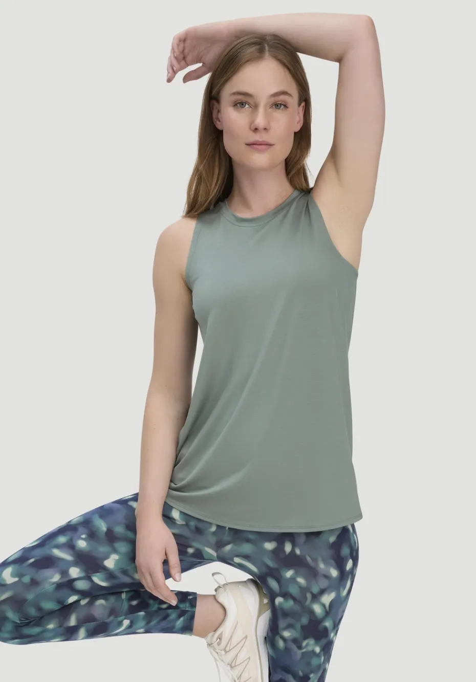 hessnatur Top Regular ACTIVE COMFORT aus TENCEL™ Lyocell von mattgrün Best