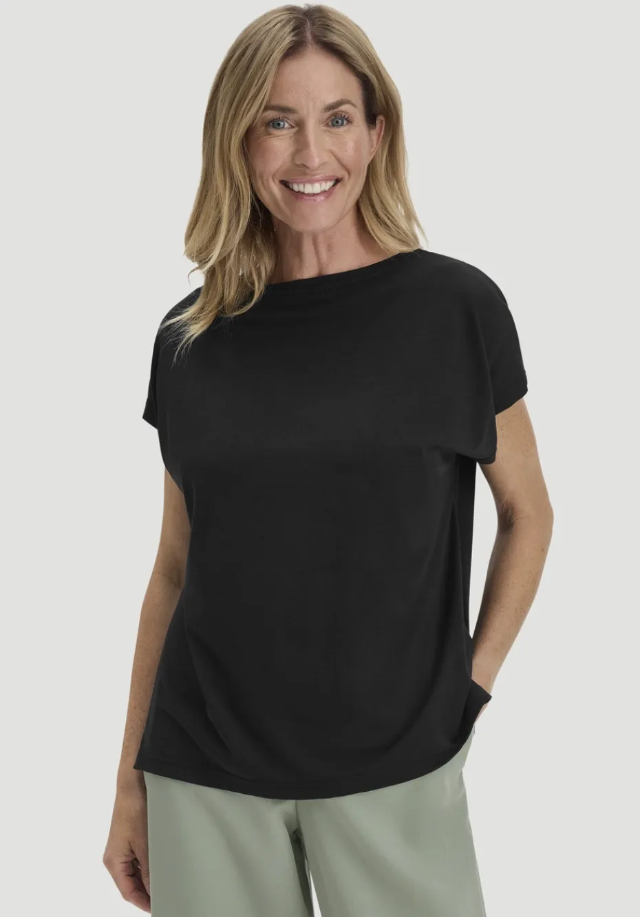 hessnatur T-Shirt Oversize aus TENCEL™ Lyocell mit Bio-Baumwolle von schwarz Sale
