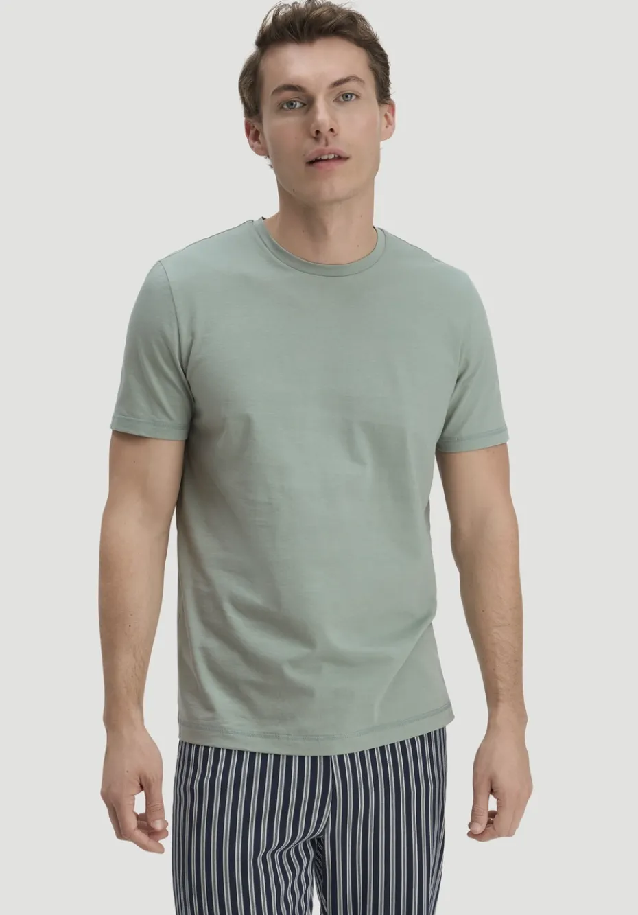 hessnatur T-Shirt PURE COTTON aus reiner Bio-Baumwolle von mattgrün Sale