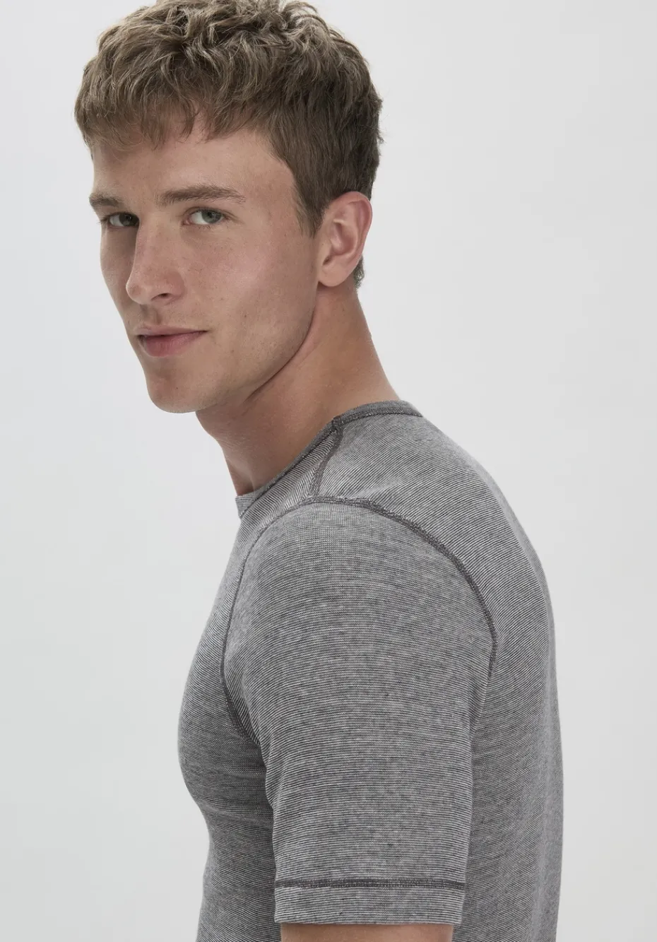 hessnatur T-Shirt PURE FUNCTION mit Bio-Merinowolle und Seide von anthrazit New