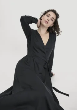 hessnatur Wickelkleid Knöchellang Regular aus reiner LENZING™ ECOVERO™ Viskose von black Outlet