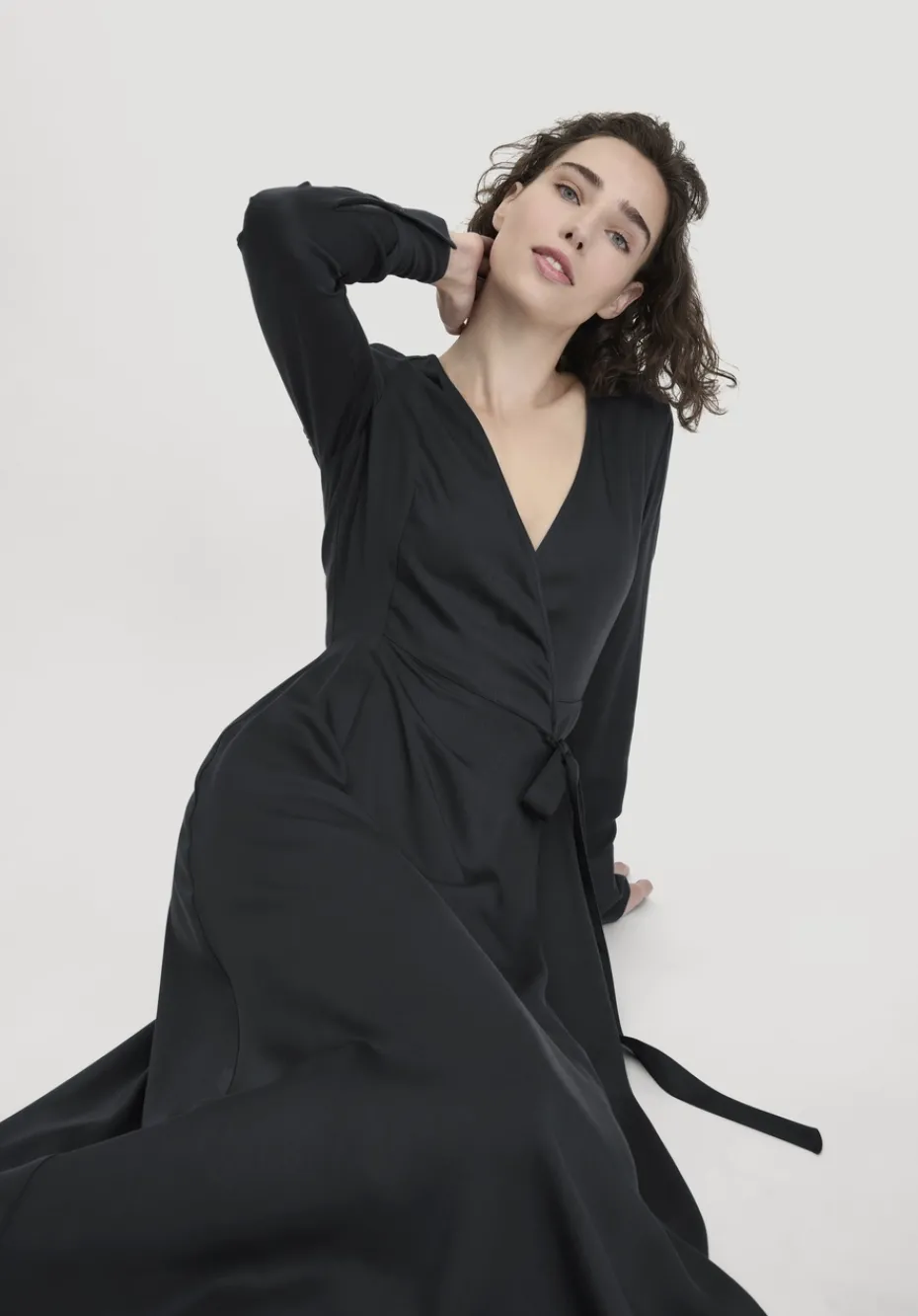 hessnatur Wickelkleid Knöchellang Regular aus reiner LENZING™ ECOVERO™ Viskose von black Outlet