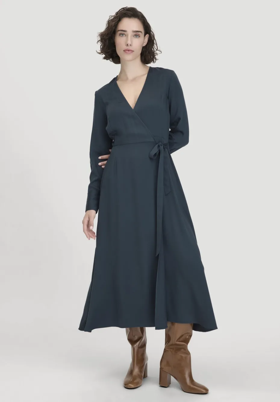 hessnatur Wickelkleid Knöchellang Regular aus reiner LENZING™ ECOVERO™ Viskose von dunkles petrol Hot