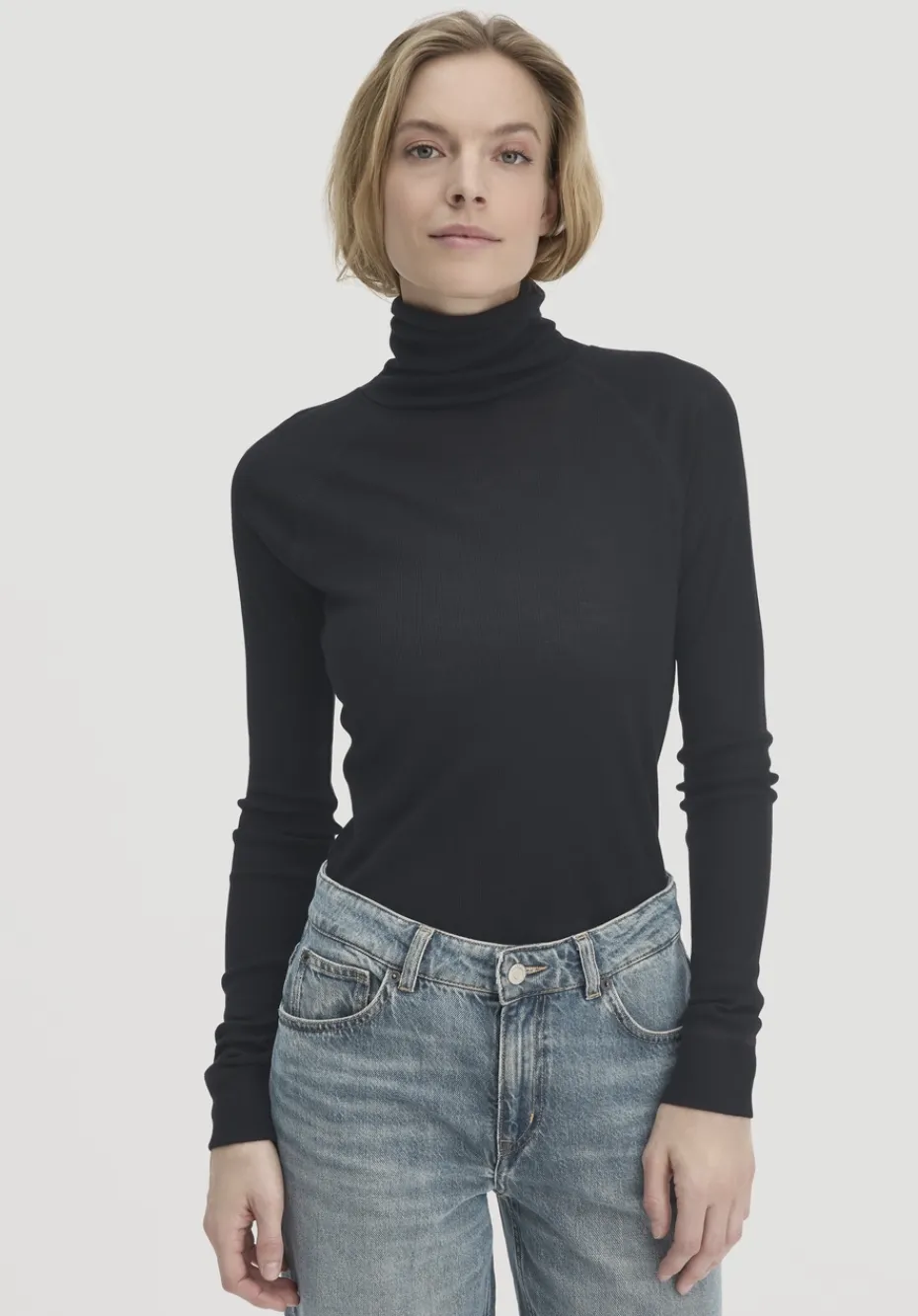 hessnatur Wolle-Mix Longlseeve Fitted aus Bio-Merinowolle und TENCEL™ Lyocell von schwarz Online