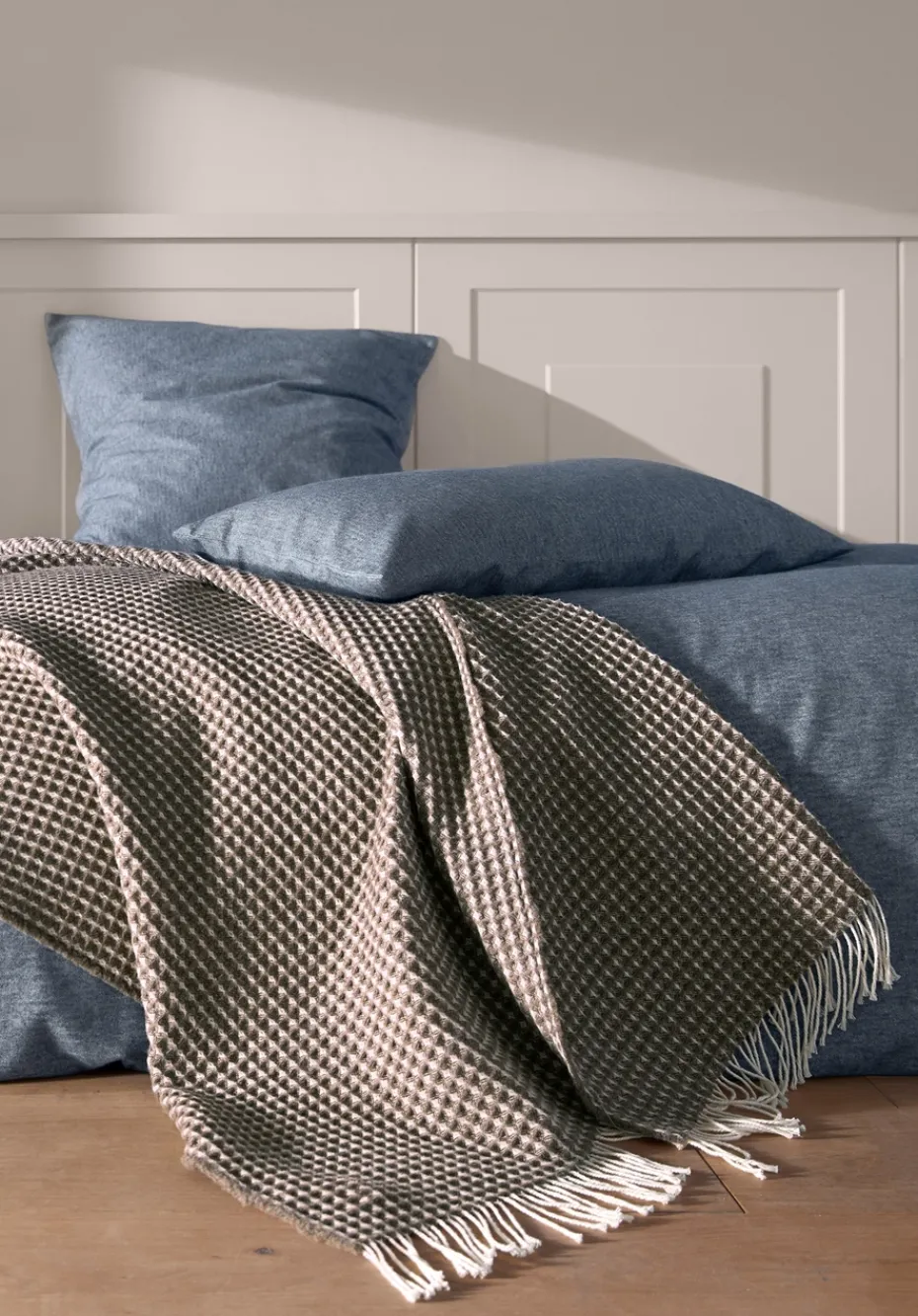 hessnatur Wollmix Waffle Plaid YARA aus Bio-Lambswool mit Bio-Baumwolle von naturbraun New